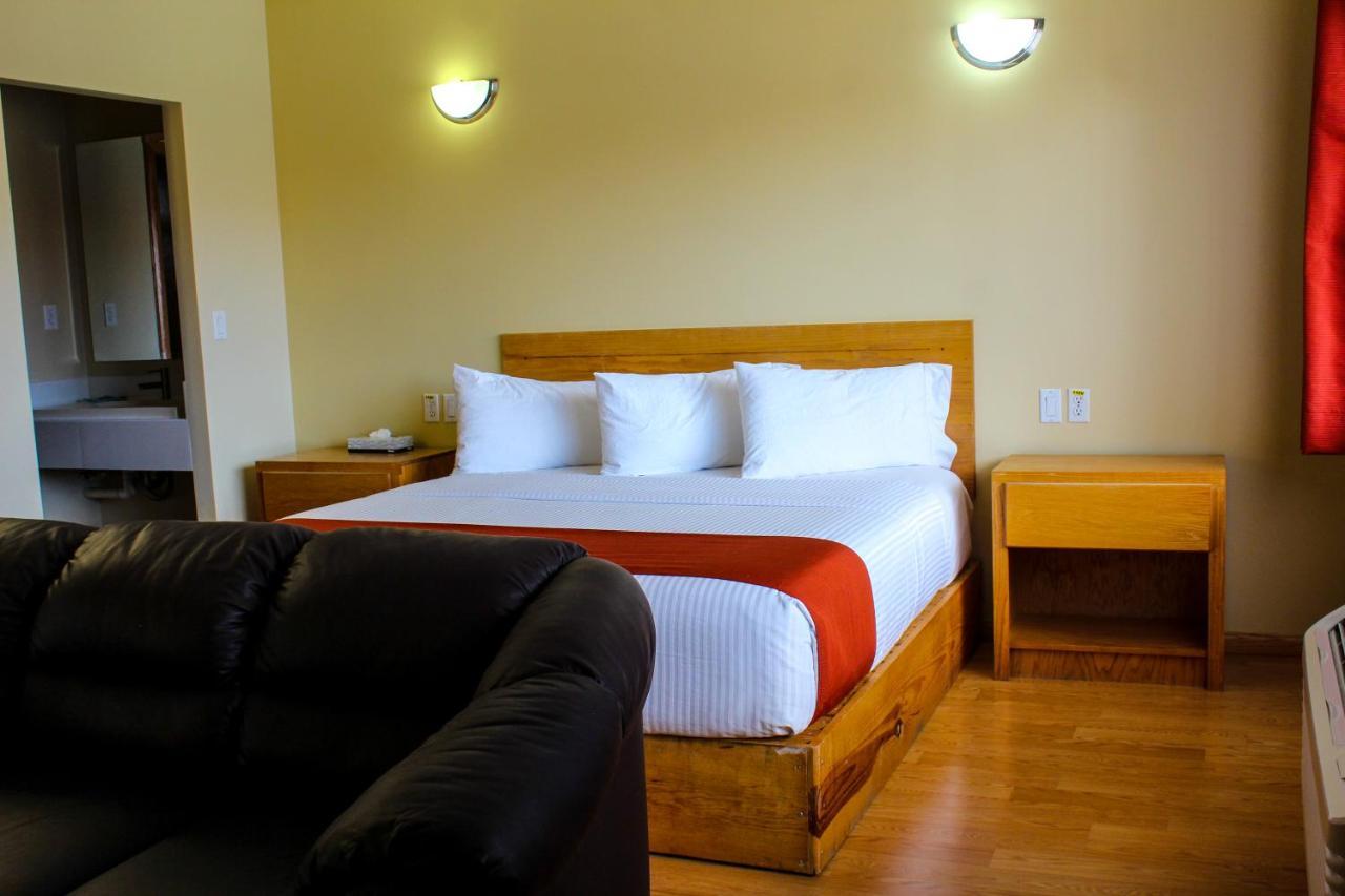 La Huerta Inn & Suites Cuauhtémoc Zewnętrze zdjęcie